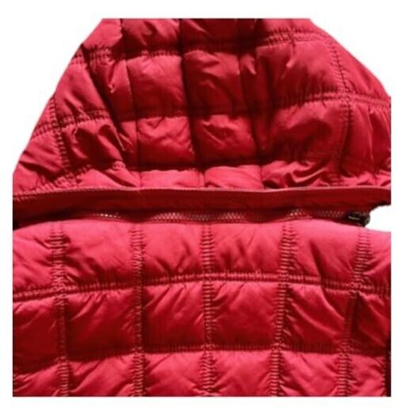 AMERICAN EAGLE Women's Puffer Vest With Removable Hood Red Size Medium - Picture 10 of 10